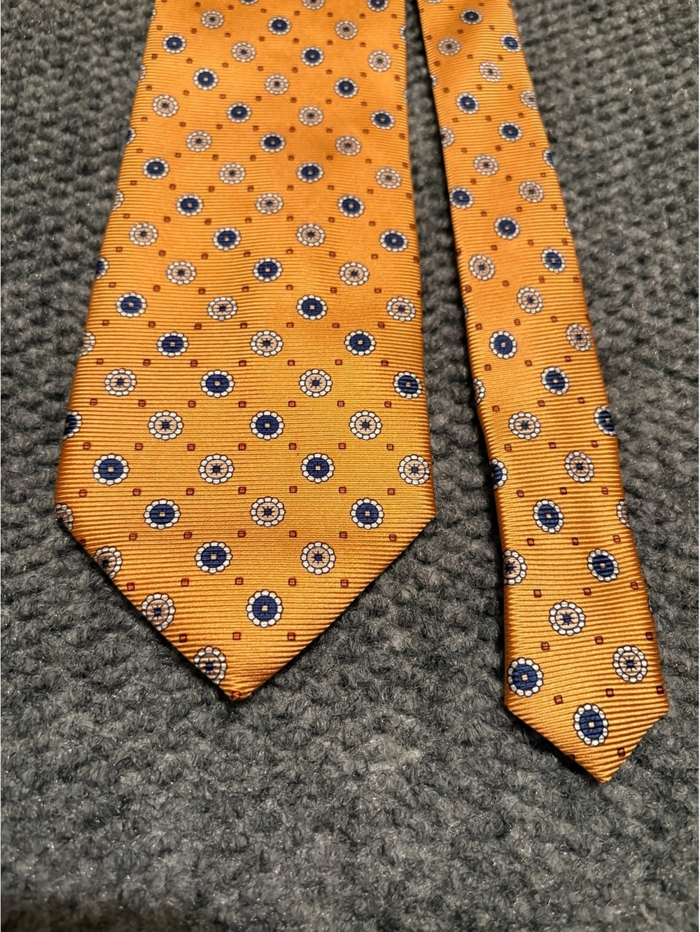 Jos. A. Bank Silk Gold Navy White Medallion Made In Italy Tie